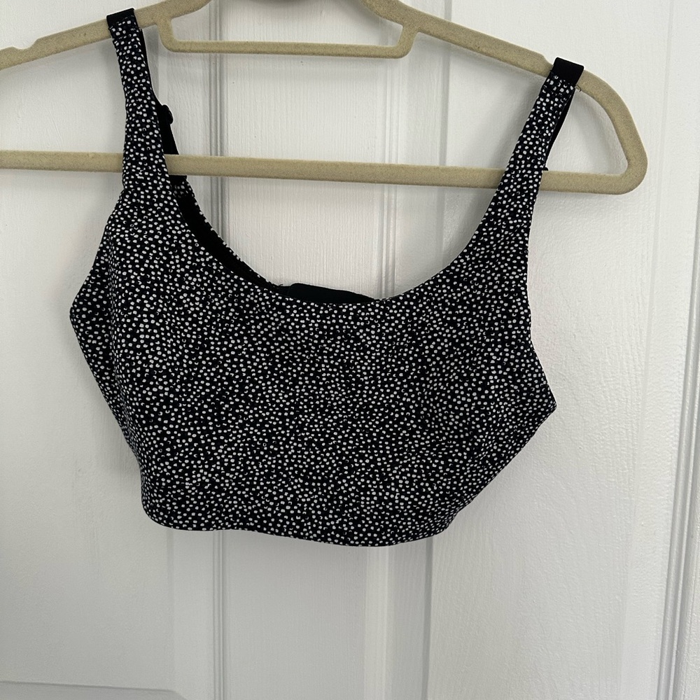 Lululemon Sports Bra - adjustable straps - size 6